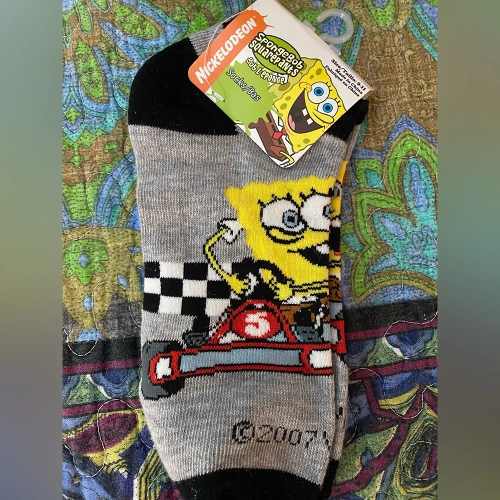 3 pr. of SpongeBob socks & 2 packs Defenders & 1 Galactic Battles make-it blocks